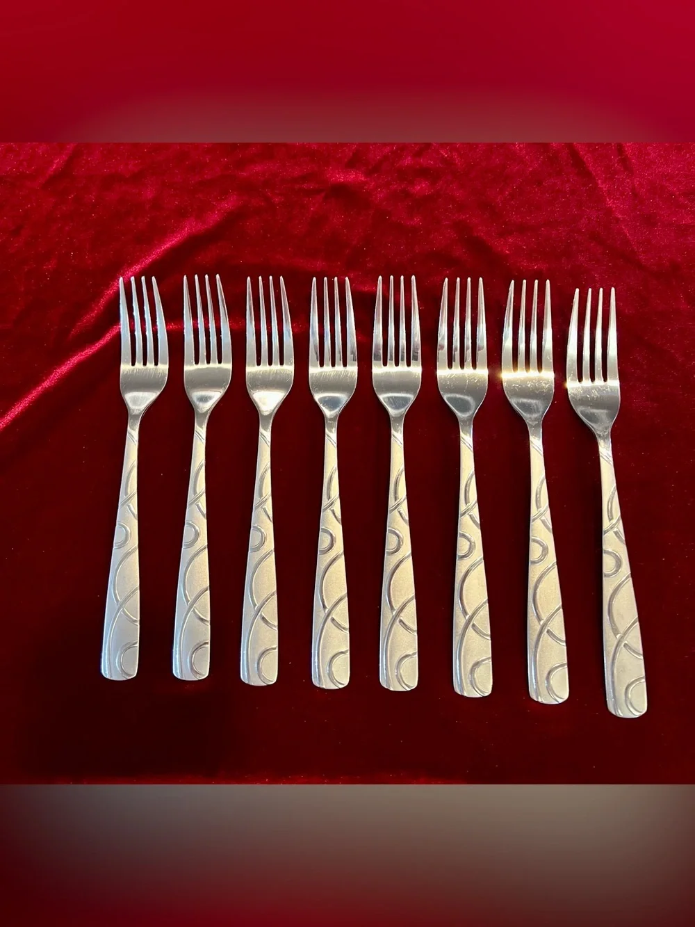 38 piece Cambridge Silversmith Flatware Set, Swirl Sand Pattern